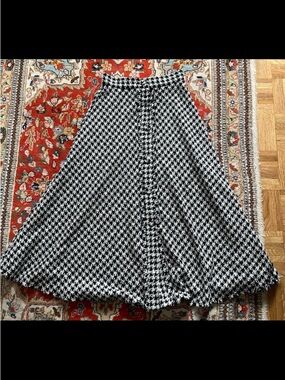 Zara Black/White Houndstooth Button-Front A-Line Midi Skirt Small